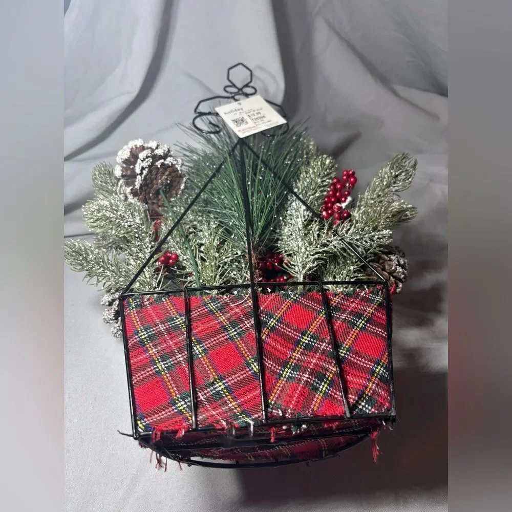 🎄❤️🎄 New! Christmas Floral Arrangement Ready to Hang Holiday Home Decor NWT